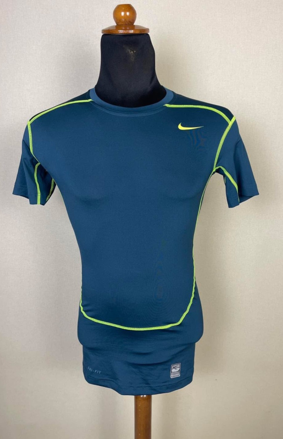 NIKE 600