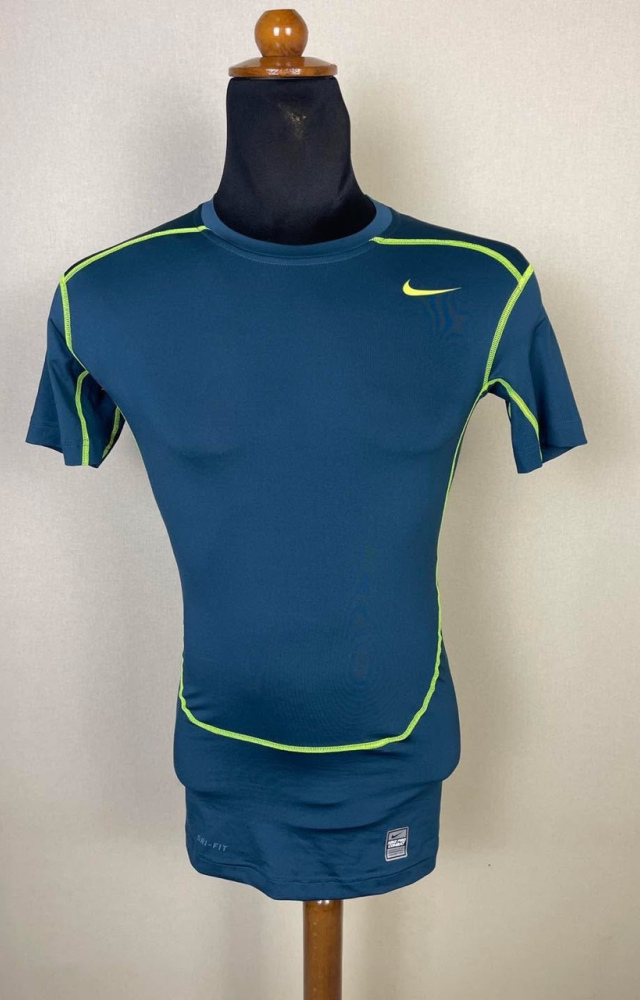NIKE 600